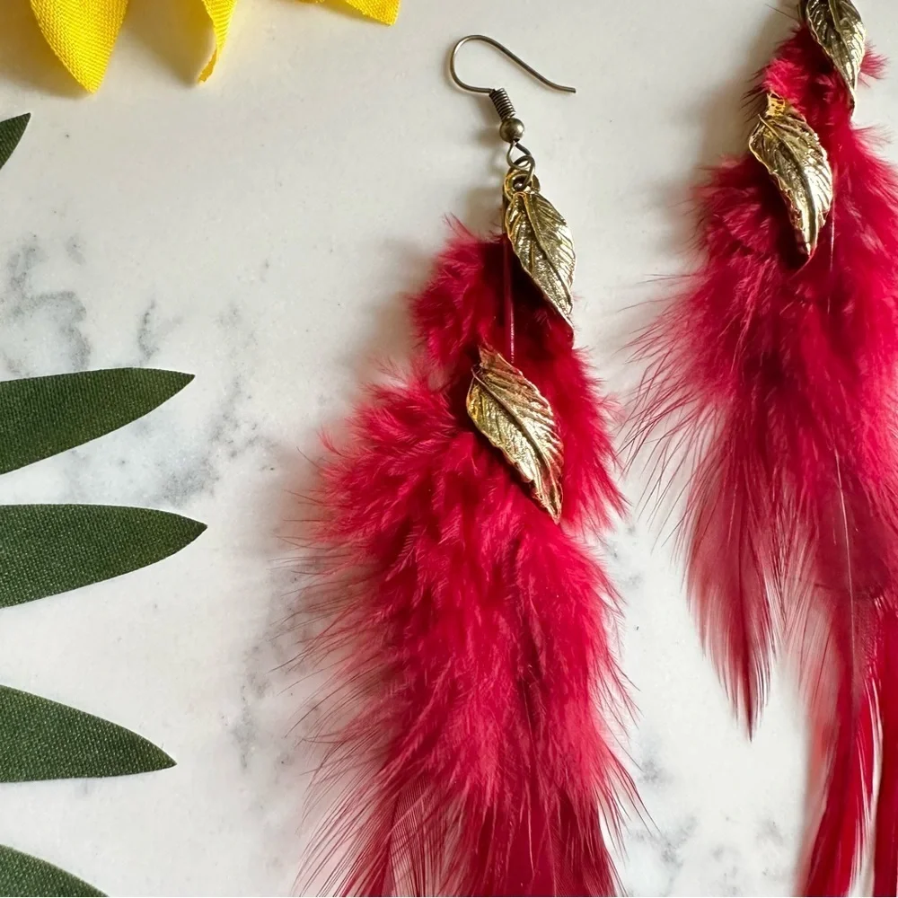 2/$30🌵 Dark Red Feather Earrings Antiqued Gold Twist Dangle Bohemian Hippie NEW